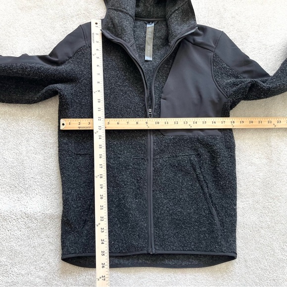 LULULEMON Tundra Trek Full Zip Jacket Size XS Comfy Stylish Modern Minimalist - Picture 5 of 6